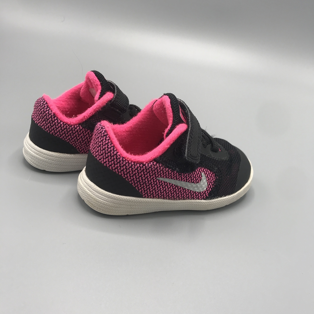 Segunda Selección - Zapatillas Nike Talle 21 EUR negras y fucsia abrojo  (14,5 cm largo suela)