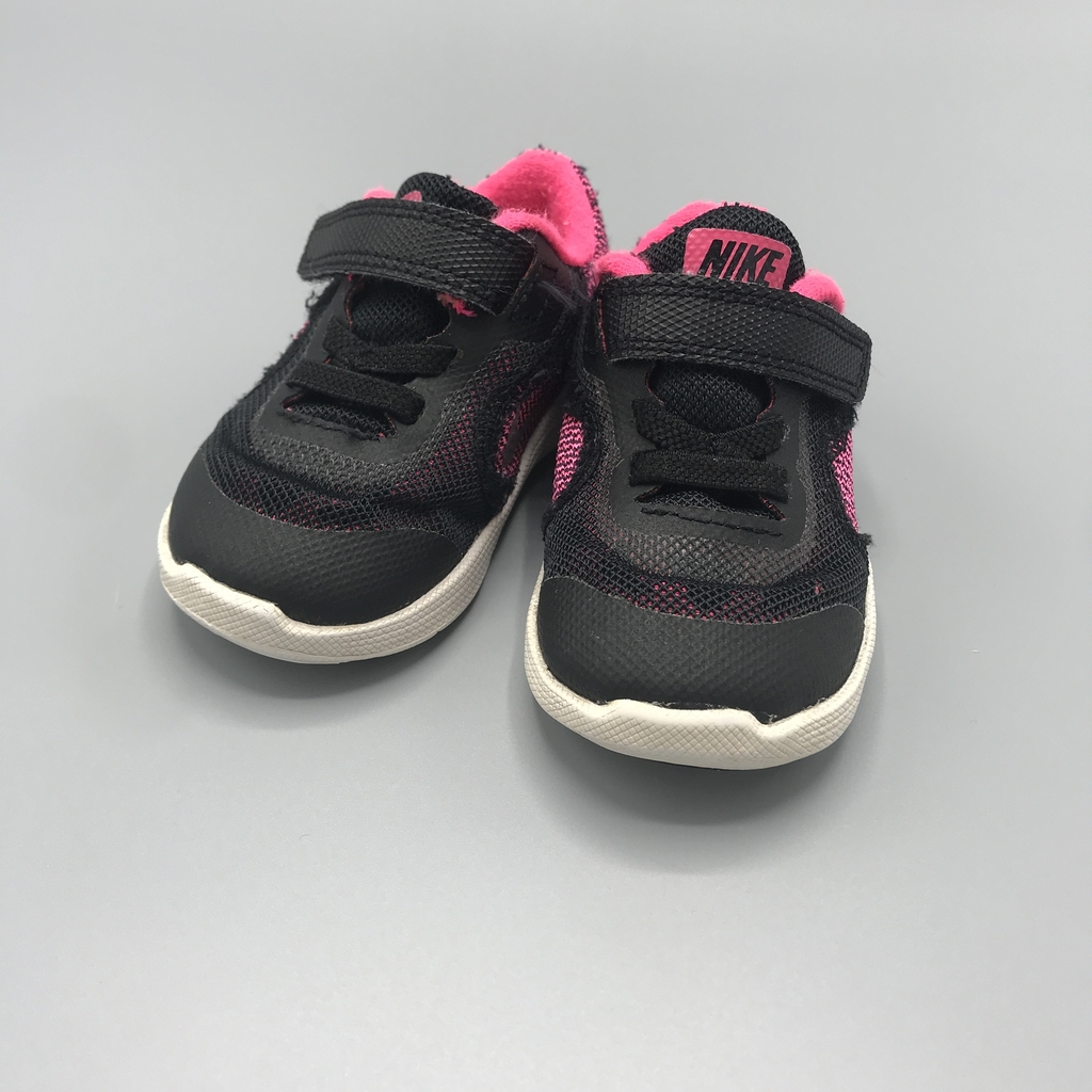 Segunda Selección - Zapatillas Nike Talle 21 EUR negras y fucsia abrojo  (14,5 cm largo suela)