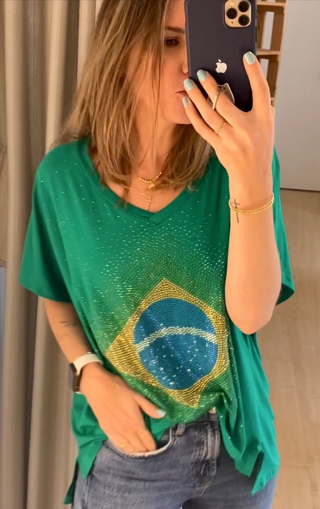Maxi Blusa Pedraria Bandeira do Brasil Verde