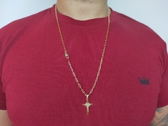 Corrente cartier 2mm com pingente cruz com Cristo 1mm banhada a ouro 18k - comprar online