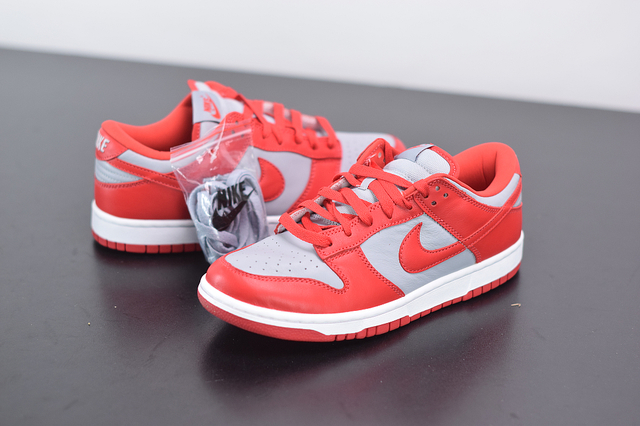 grey and red sb dunks