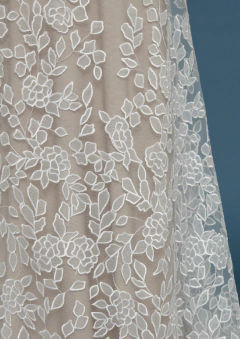 S0469 - TUL BORDADO CON FLORES DE ORGANZA
