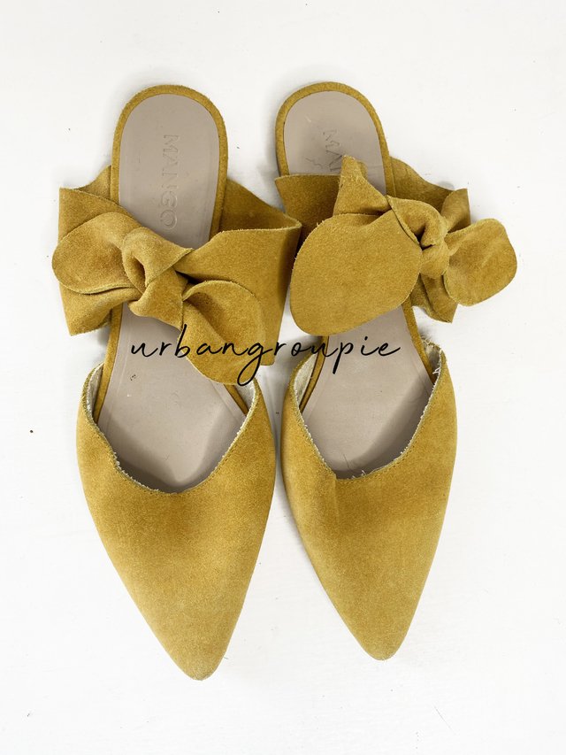 Zapatos de tacón dorados con brillantes de Lady Pretty – it.closet