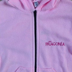 Campera de polar rosa con capucha Patagonia Argentina *NUEVO* - 6A en internet
