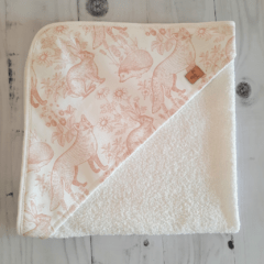 Toalla con capucha Fauna Rosa - comprar online