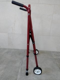 Andador tijera de hierro con ruedas. - comprar online