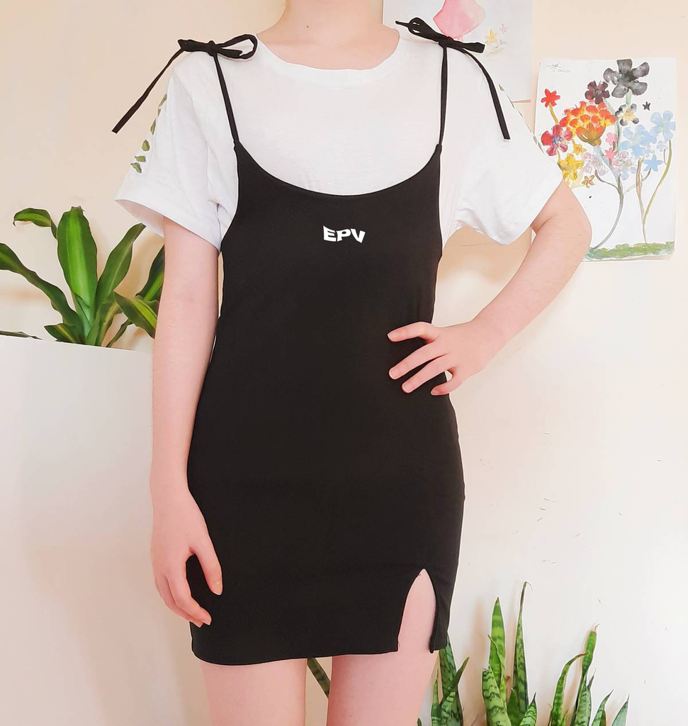 Vestido Negro Con Remera Blanca 2025