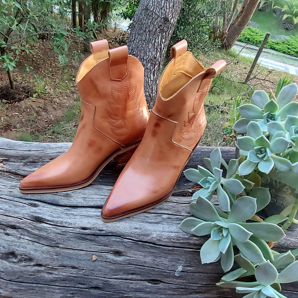 Botas texanas cortas caña bordada