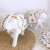Elefante en madera blanco con metal dorado - comprar online