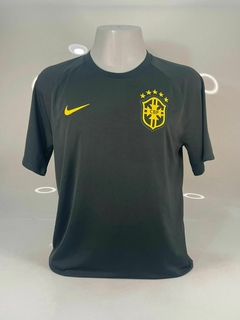 Brasileiro tem mais de 60 camisas da Romênia