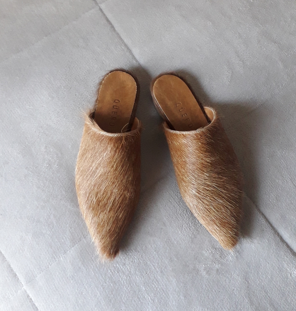 MULES PELO CARAMELO - Comprar en QÜERO