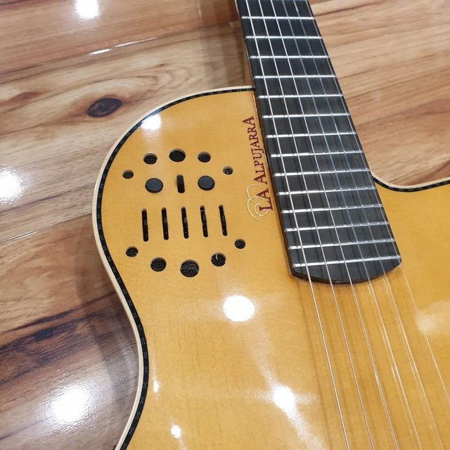 Guitarra Clasica La Alpujarra Alpumidi Natural Brillante