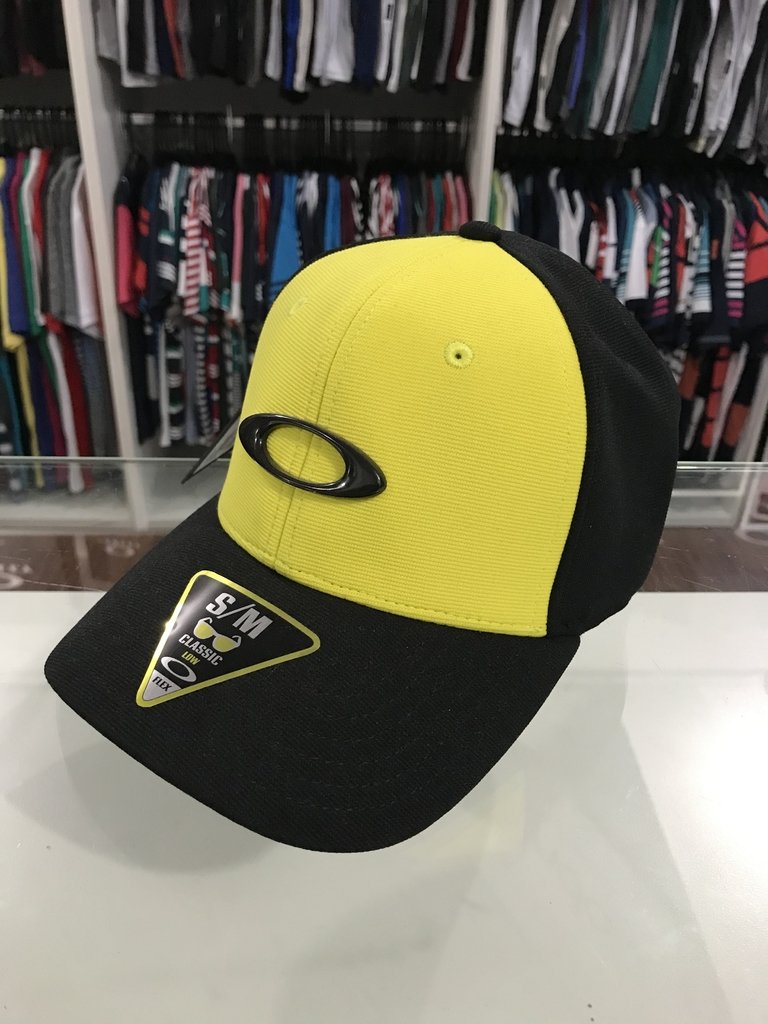 Boné Oakley Tincan Preto com Amarelo