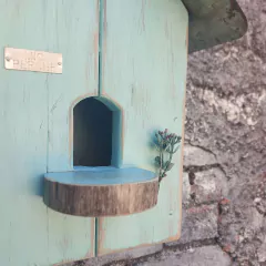 Casa de pajaritos con techo de chapa. VERDE vintage